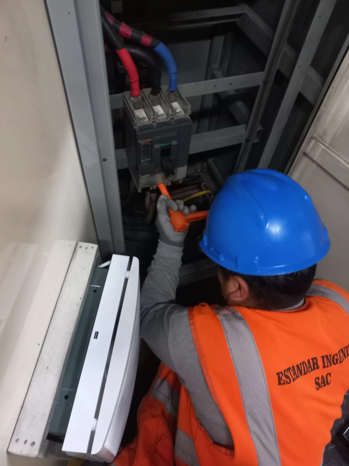 Mantenimiento de un tablero electrico